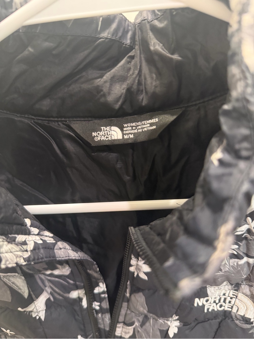The North Face Black Floral Quilted Women's Vest - Picture 2 of 3